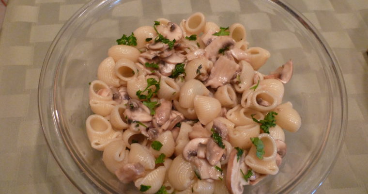 Pasta with mushrooms, lemon, garlic and thyme